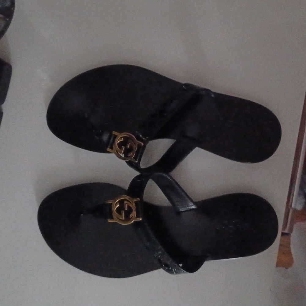 Authentic gucci sandels